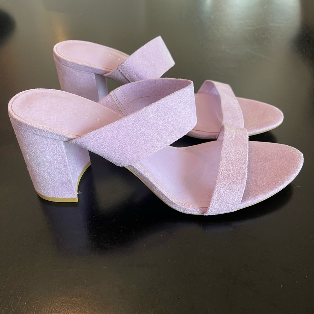 Divided Women's Suede Sandals in Lavender. Size 8.5